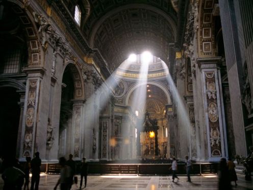 Motif 3 - Propiedad de la CORONVM UNIVERSVM y La Pluma de Quasimodo y Esmerelda Nuestra Dama - Saint Peter's Basilica at Rome 1b